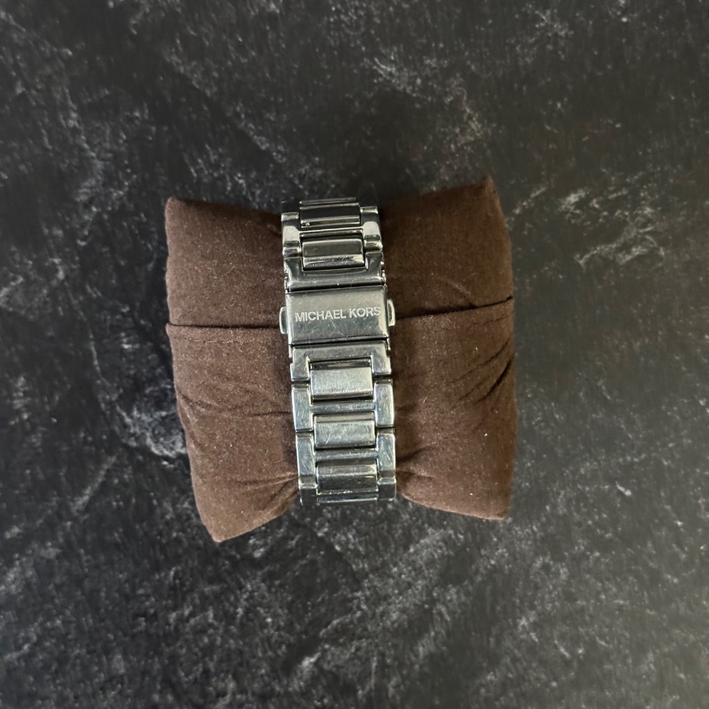 Michael Kor Bradley Slim Silver Watch EUC - Picture 2 of 4
